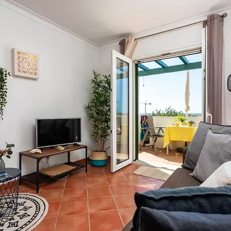 Sunny With Sea View アパート タヴィラ